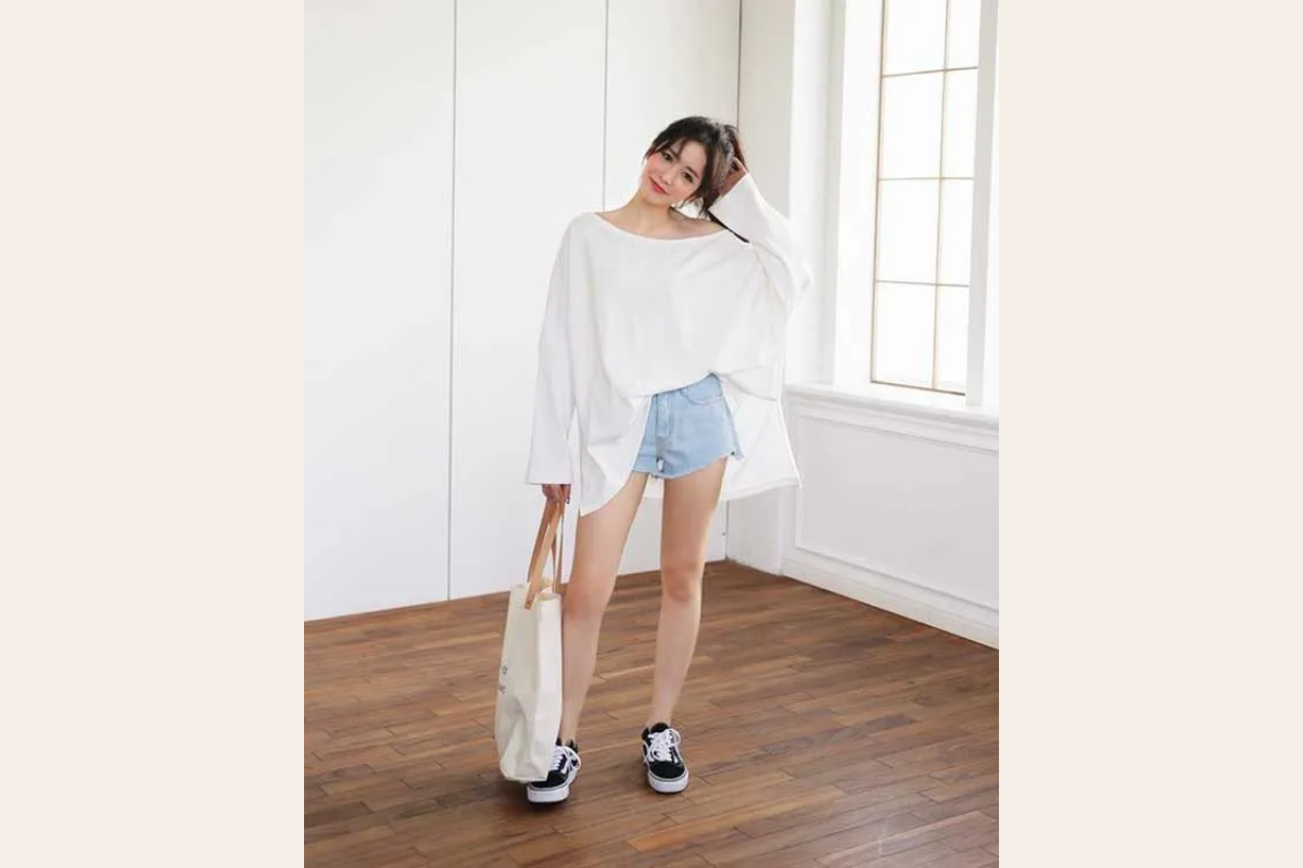 Áo oversized kết hợp với quần short