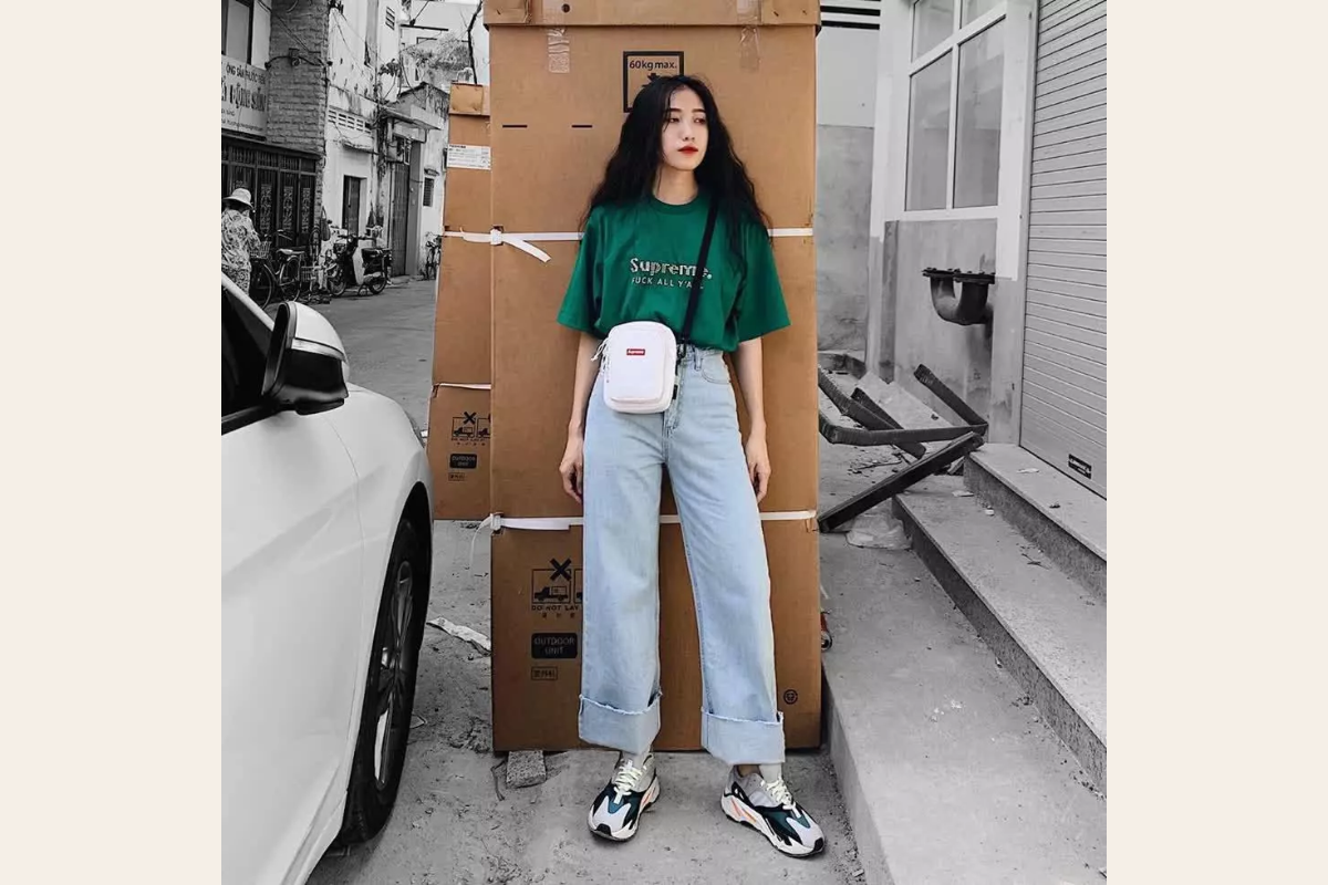 Phối áo oversized với quần jeans