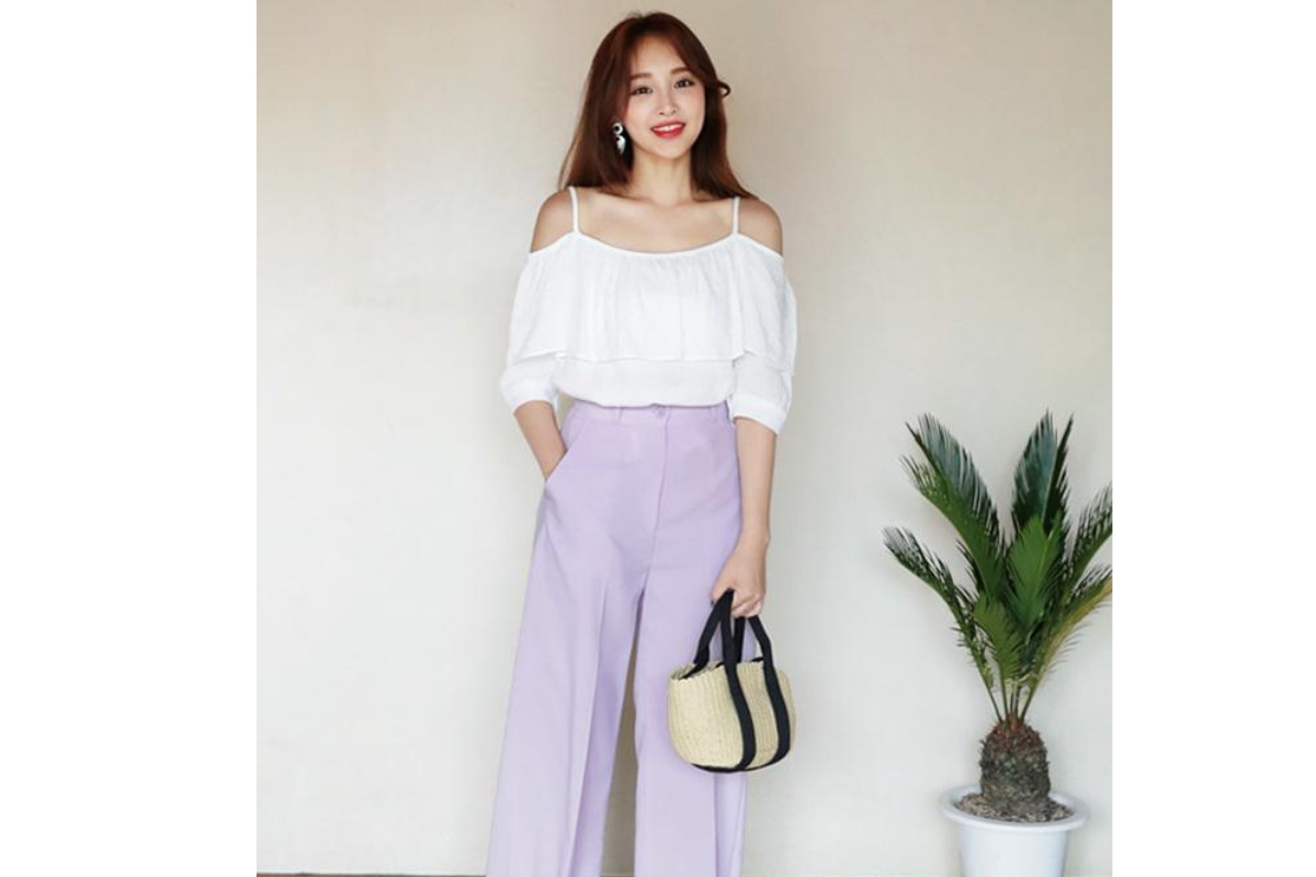 Quần ống rộng phối cùng áo trễ vai
